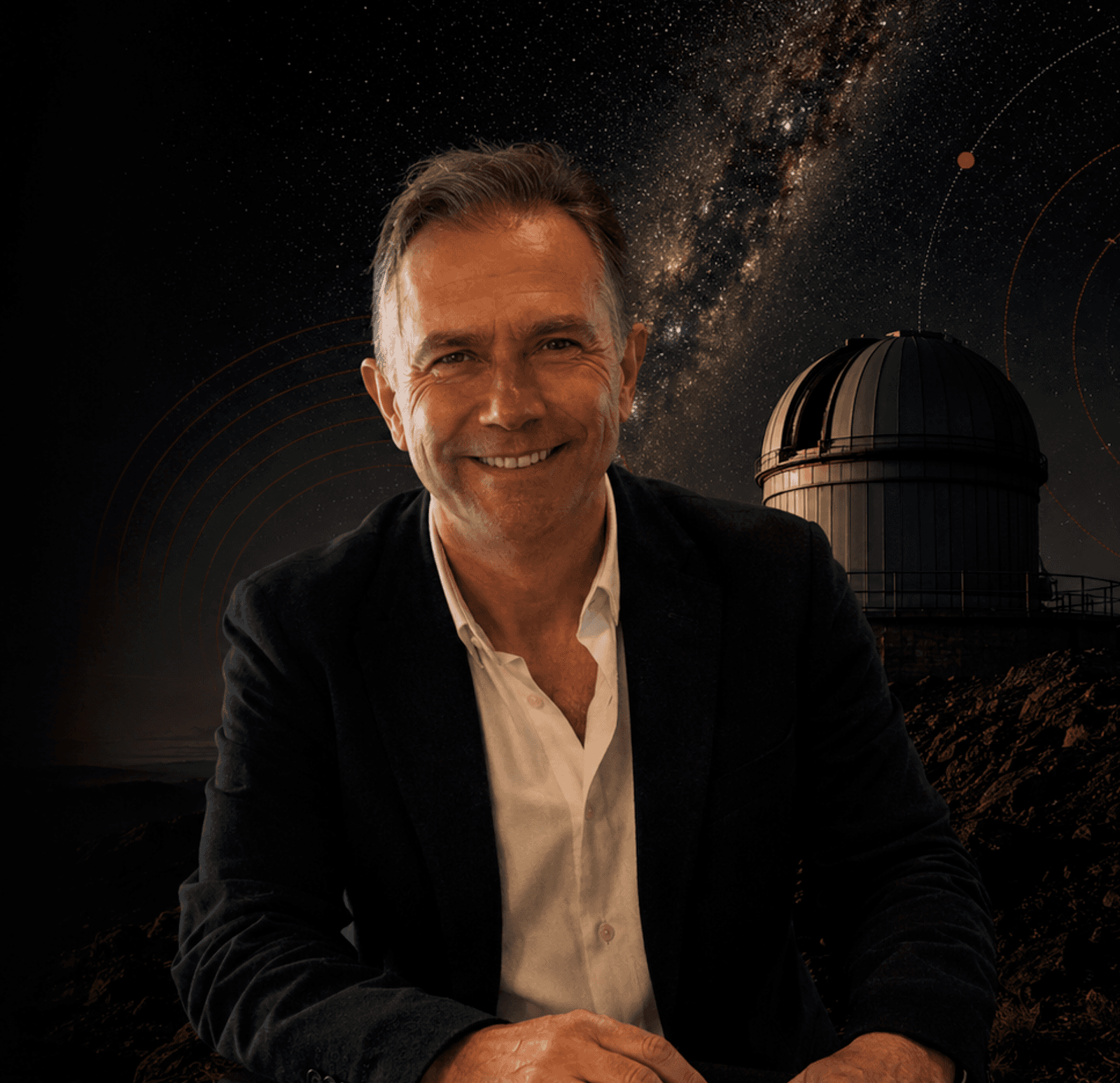 Jesús Aceituno junto a una cúpula del Observatorio de Calar Alto